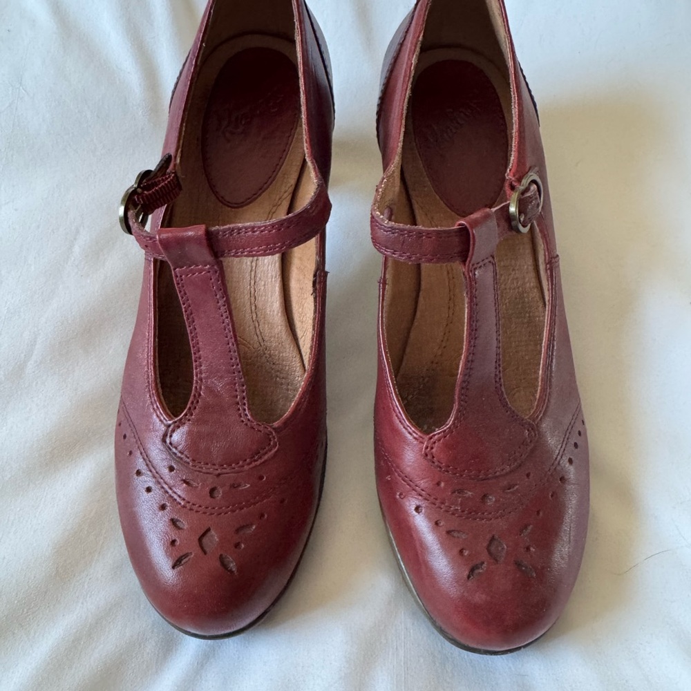 Red Leather T-Strap Shoes with Rounded Toe and Decorative Perforations